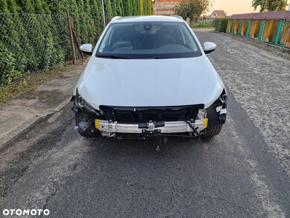 Peugeot 308 PureTech 130 GPF EAT8 Stop & Start Allure Pack - 4