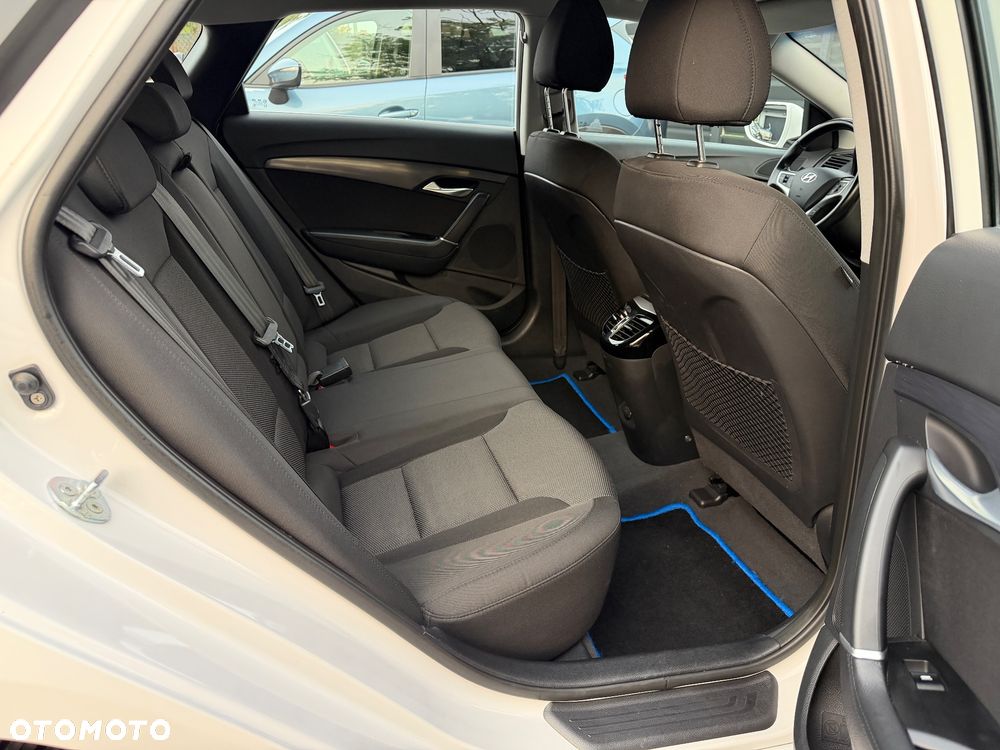 Hyundai i40 1.7 CRDi Comfort + - 25