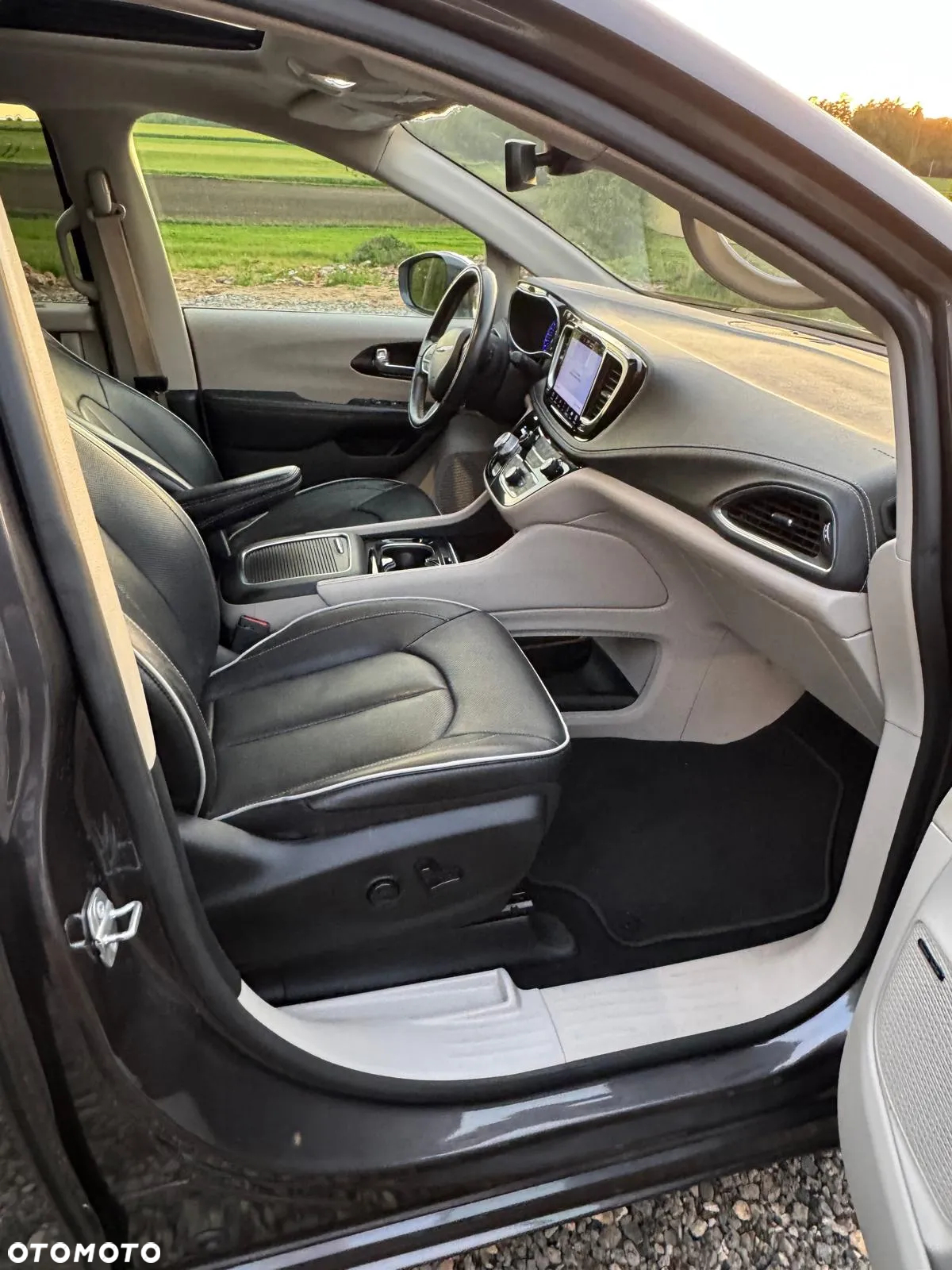 Chrysler Pacifica - 7