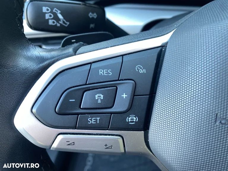 Volkswagen Golf 1.0 eTSI DSG MHEV Life - 26