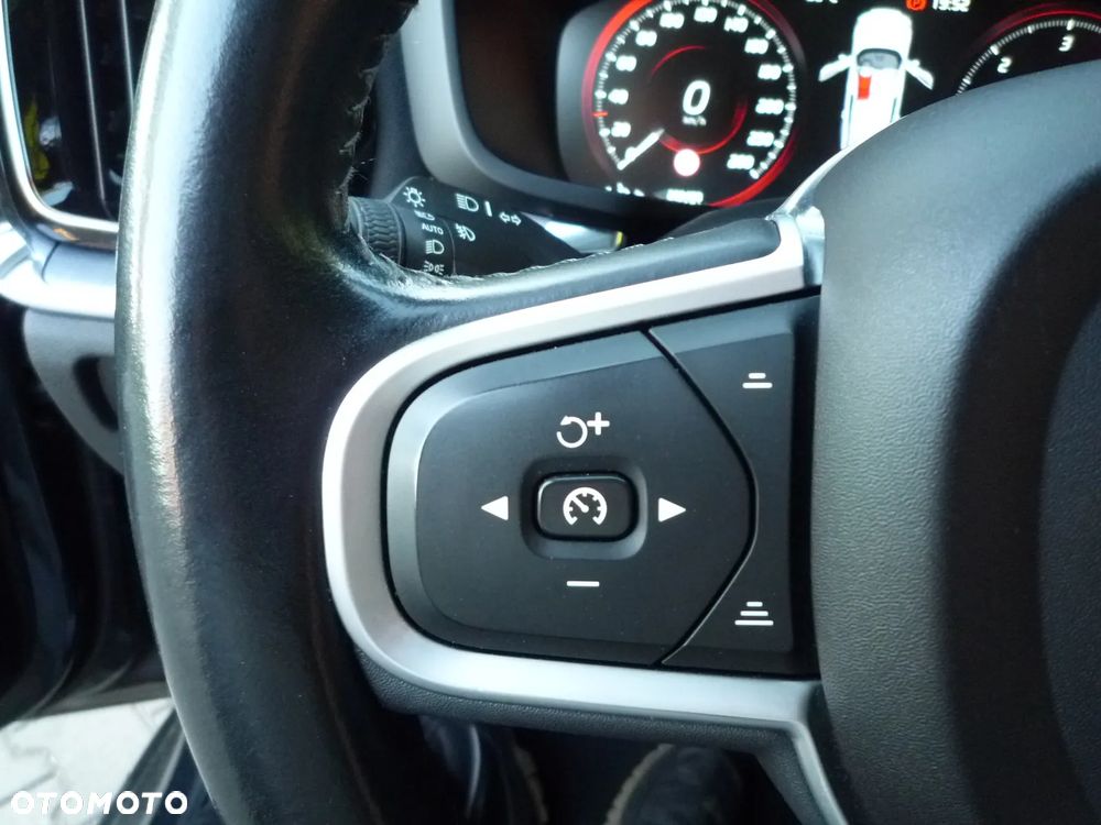 Volvo V60 D3 Drive-E Momentum - 24