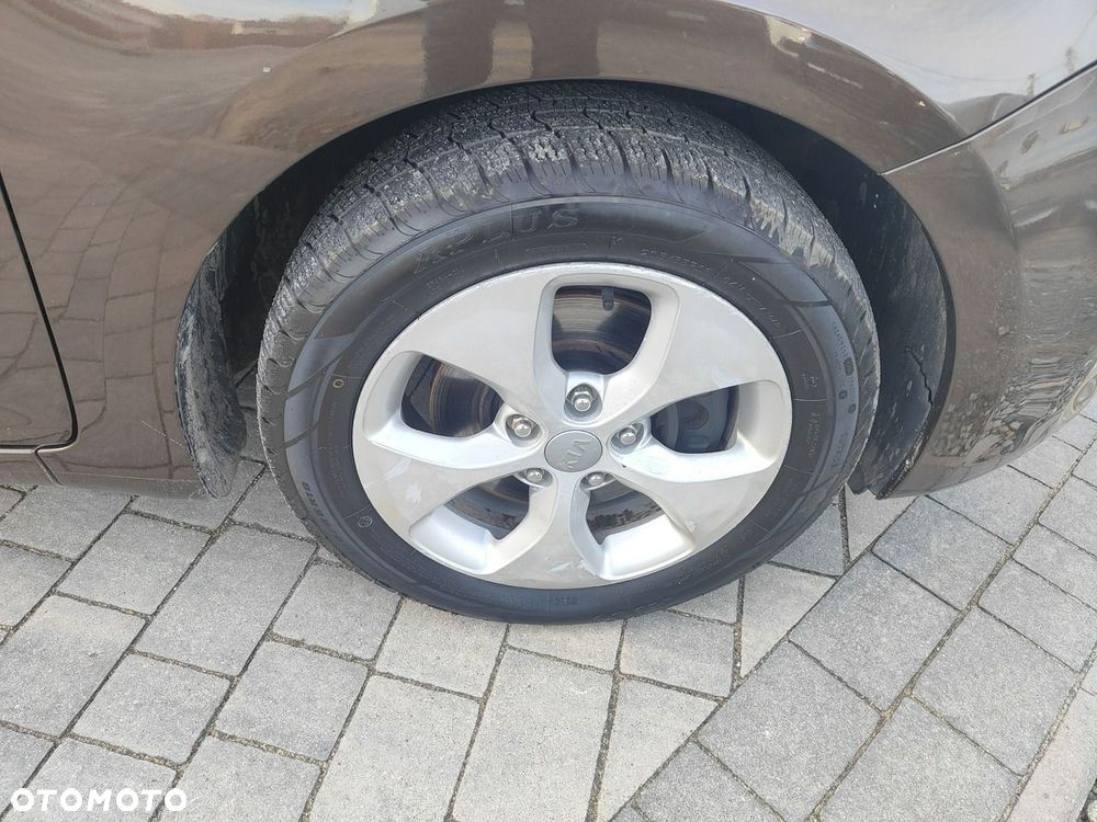 Kia Carens - 34