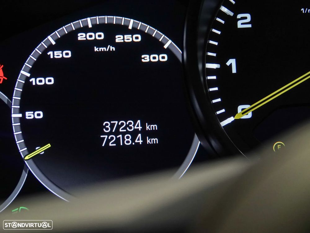 Porsche Panamera 4 E-Hybrid Platinum Edition com PDLS - 27