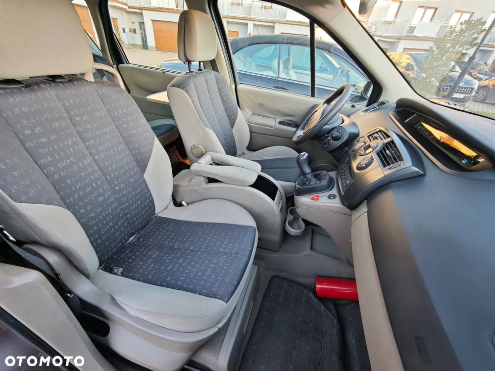 Renault Scenic 1.5 dCi Emotion - 7