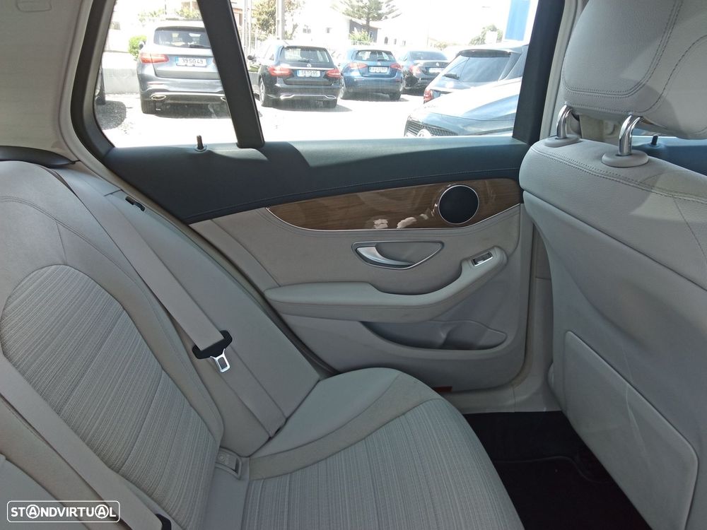 Mercedes-Benz C 300 BlueTEC Hybrid Exclusive - 24
