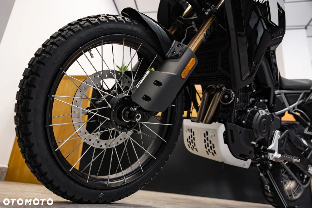 CFMoto MT - 4