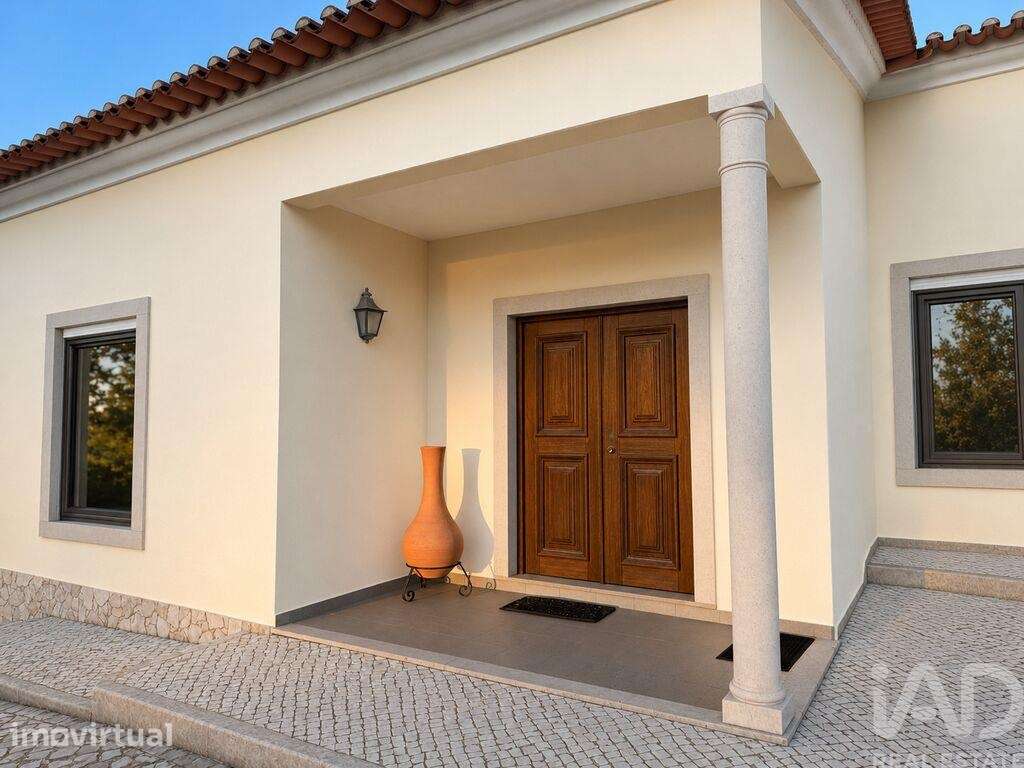 Casa tradicional T3 em Valado dos Frades de 563,00 m2 - Grande imagem: 2/25