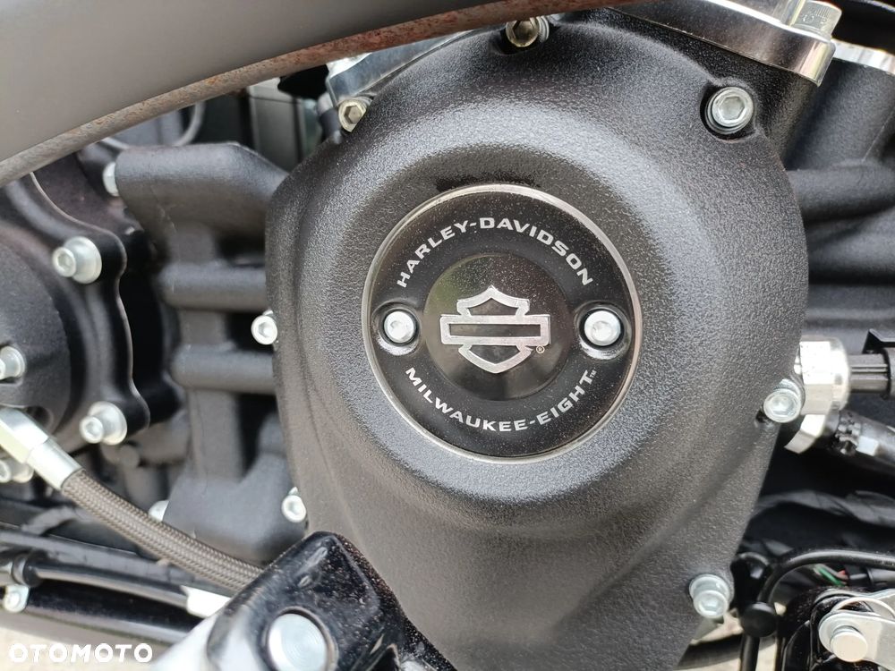 Harley-Davidson Softail Street Bob - 19
