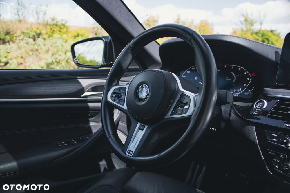 BMW Seria 5 M550i xDrive sport - 20