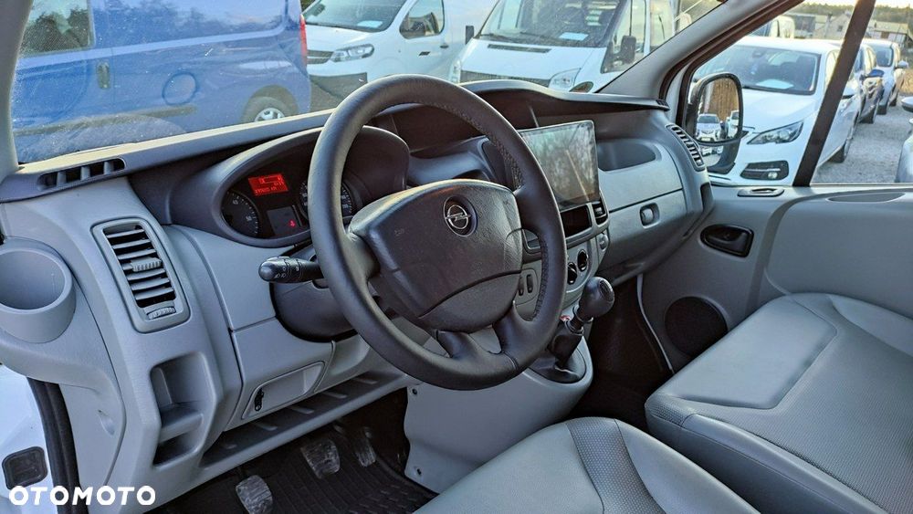 Opel Vivaro - 25