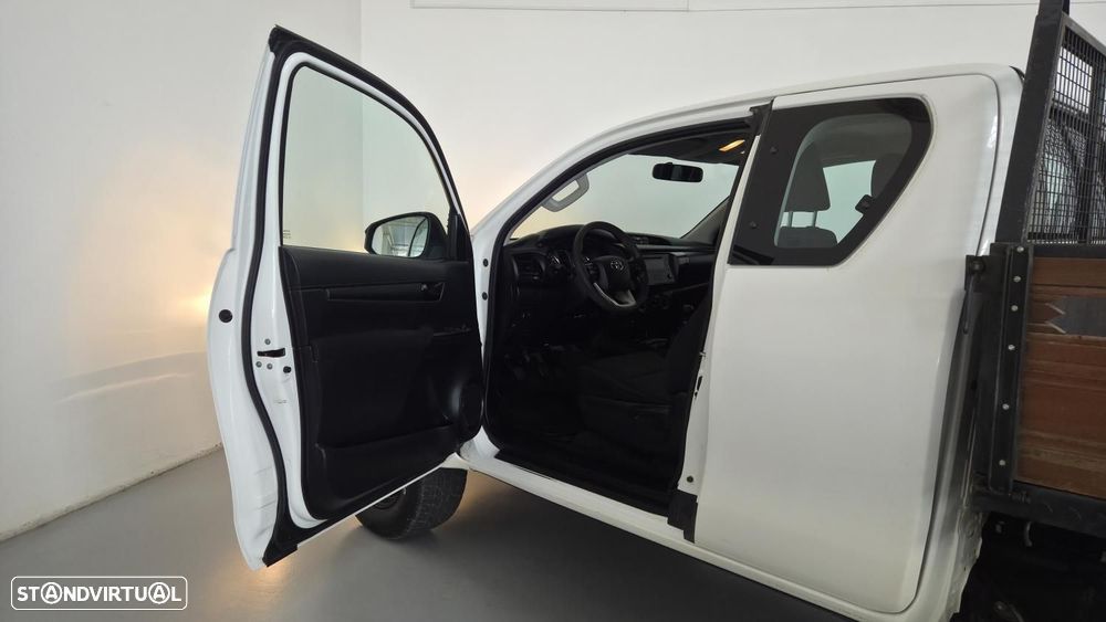 Toyota Hilux Extra-Cab 2.4 D-4D 4X4 - 19