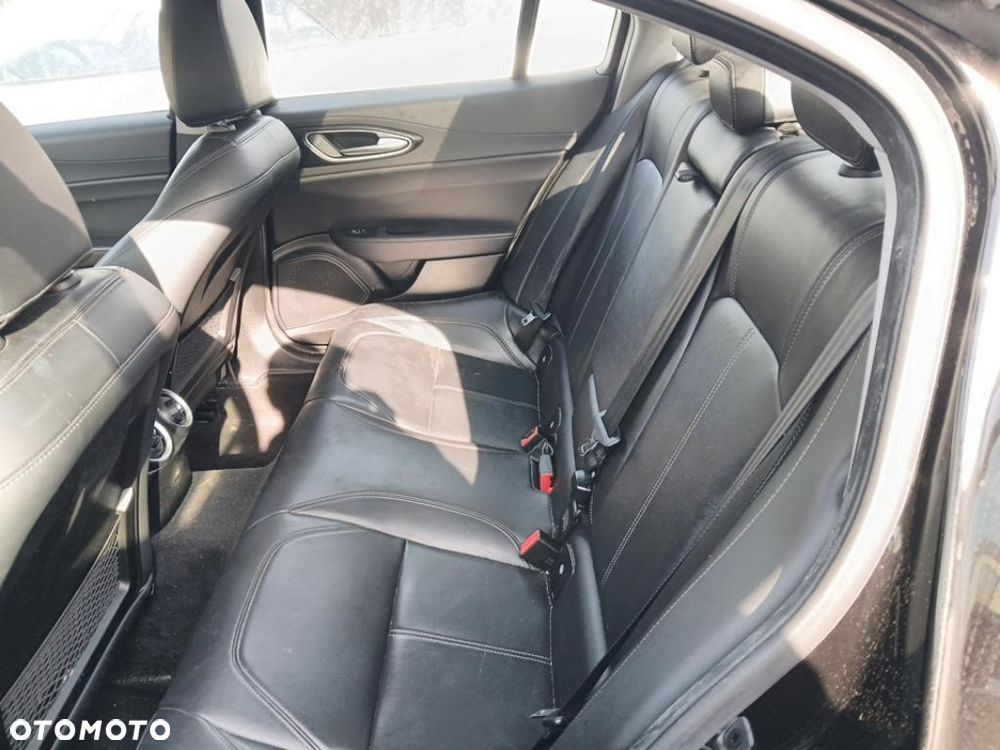 Alfa Romeo Giulia - 37