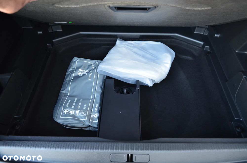 Peugeot 3008 BlueHDi 130 Stop & Start EAT8 Allure - 17