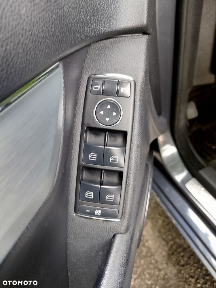 Mercedes-Benz Klasa C 180 Kompressor Automatik BlueEFFICIENCY Avantgarde - 13