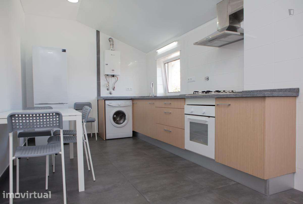 Quarto - localizado em Montes Claros Coimbra - Grande imagem: 4/21