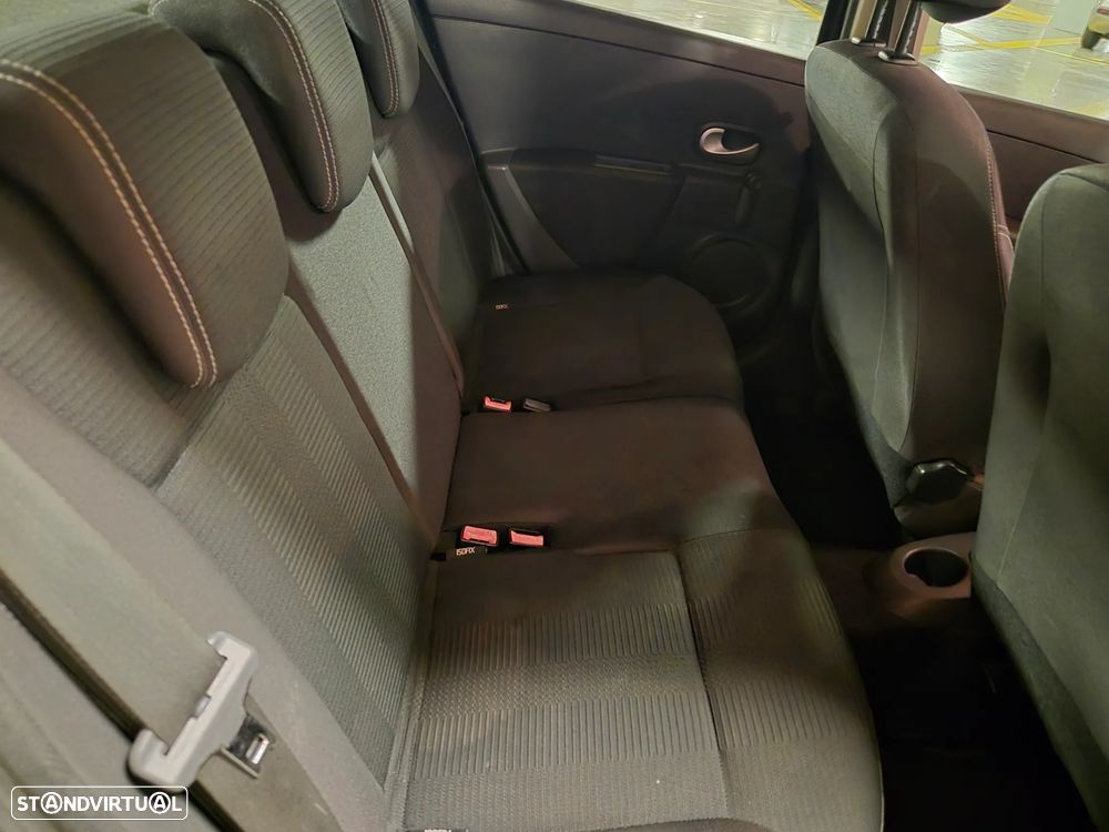 Renault Clio 1.2 16V Dynamique S - 23