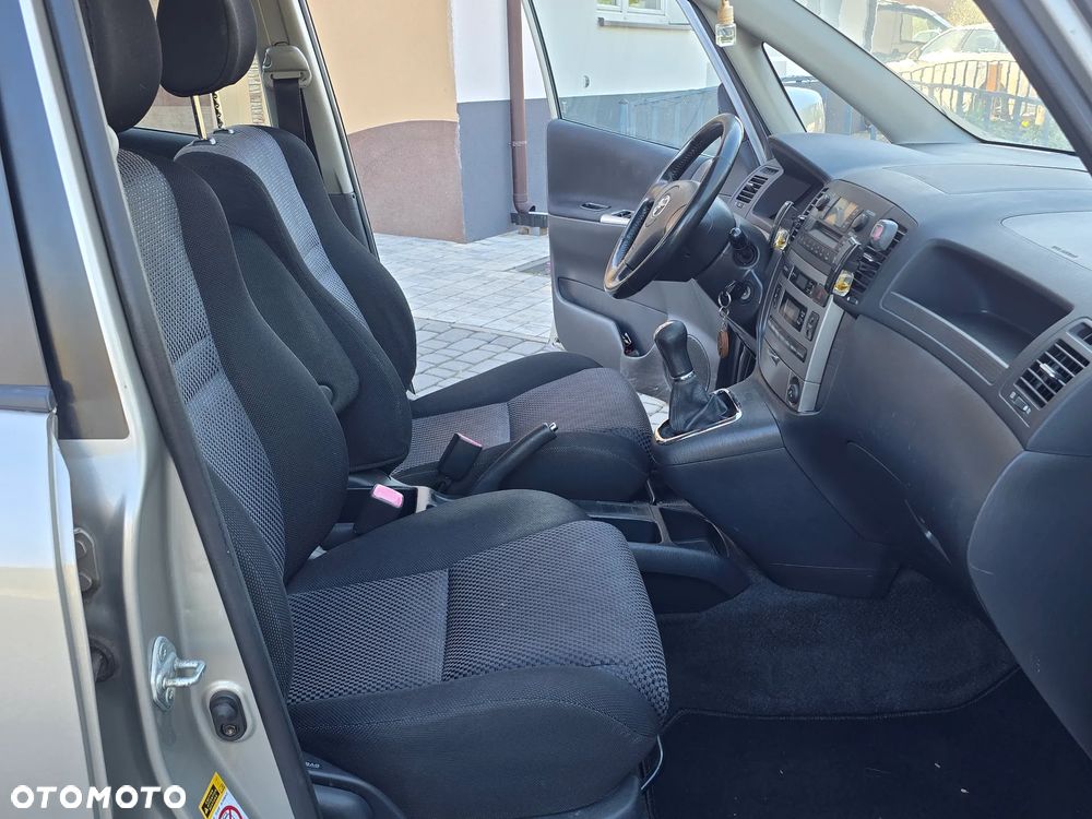 Toyota Corolla Verso 1.6 - 22