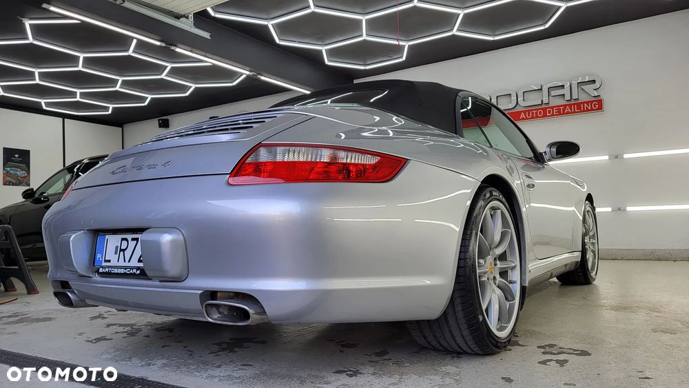 Porsche 911 Carrera 4 - 35
