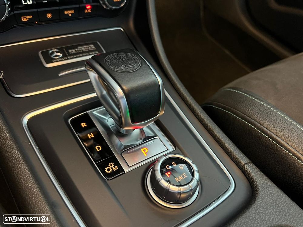 Mercedes-Benz A 45 AMG 4Matic Speedshift 7G-DCT PETRONAS 2015 World Champion Edition - 23
