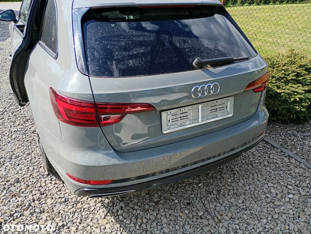 Audi A4 Avant 45 TFSI quattro S tronic design - 4