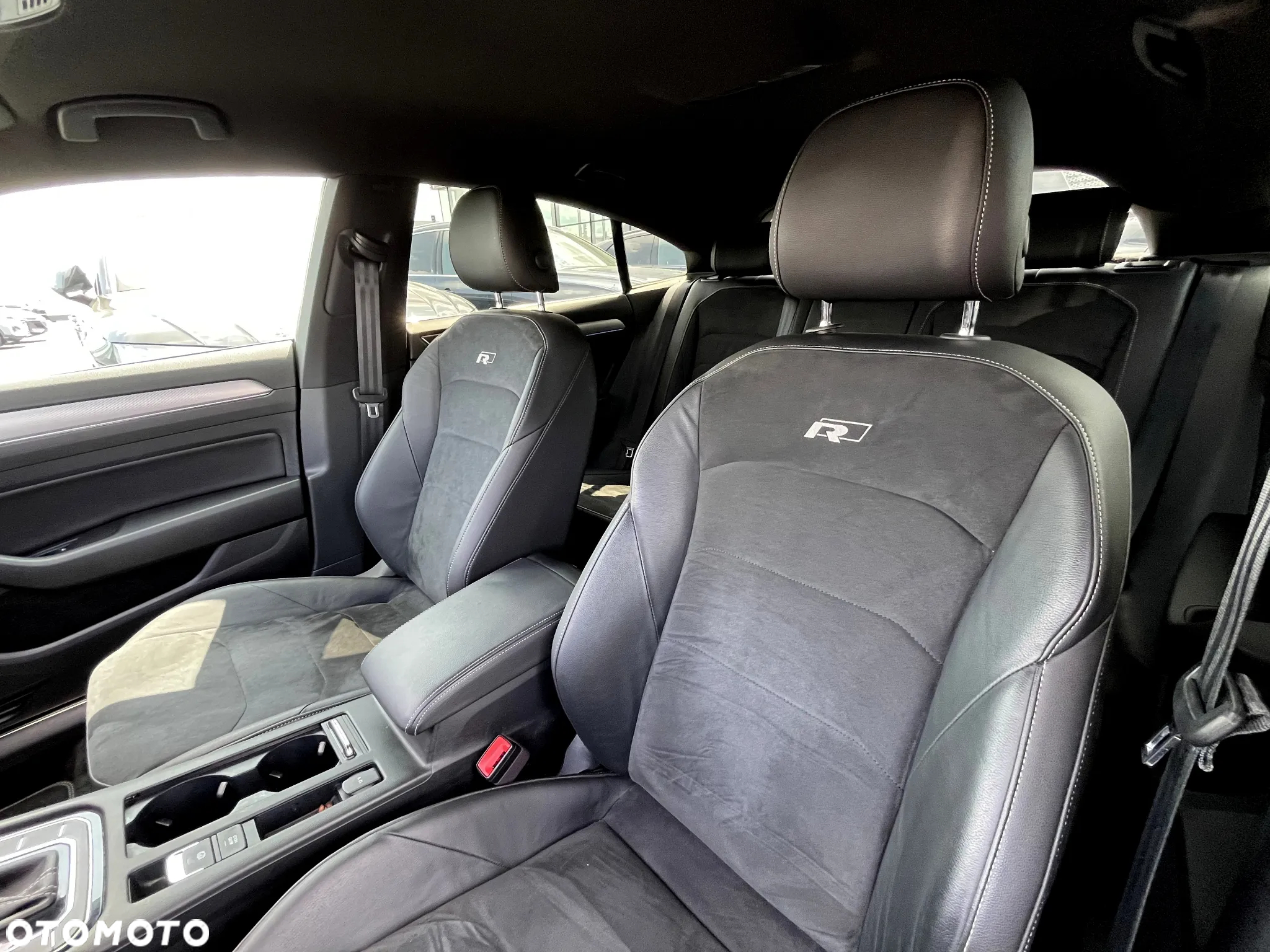 Volkswagen Arteon 2.0 TDI SCR R-Line DSG - 28