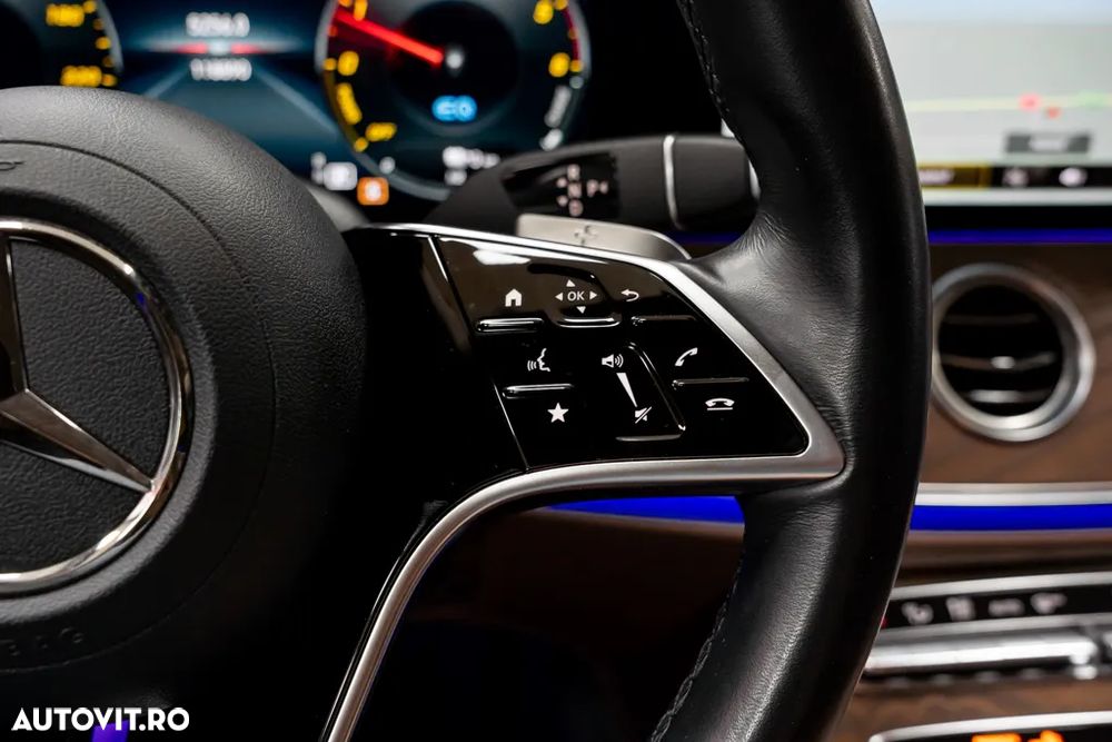 Mercedes-Benz E 300 de Aut. - 36