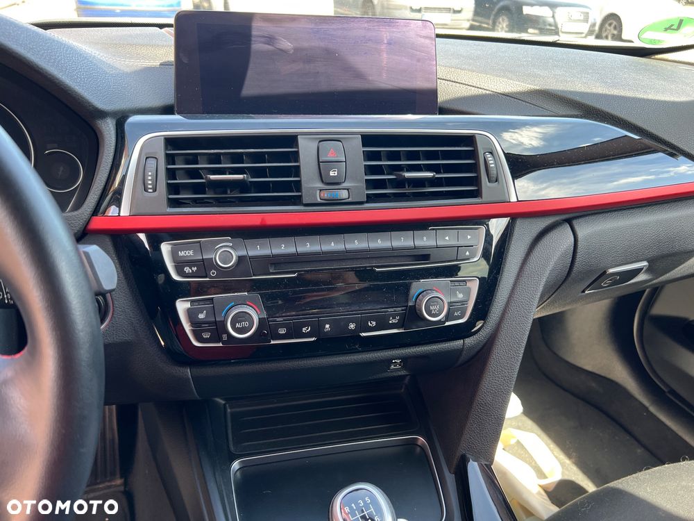 BMW Seria 3 318d Sport Line - 12