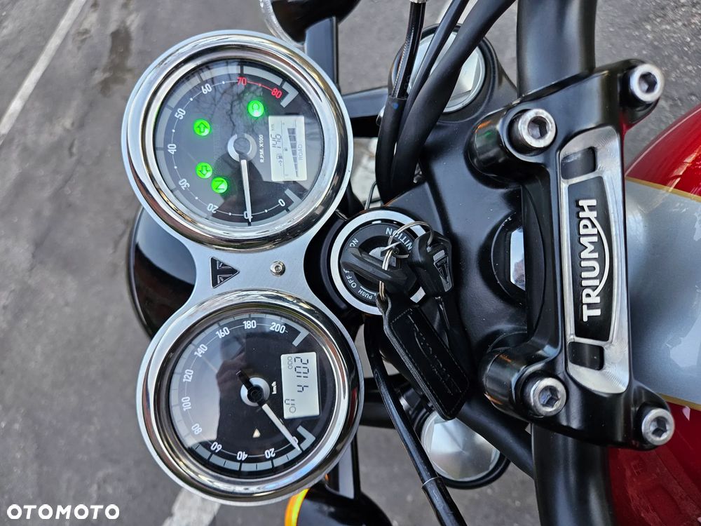 Triumph Bonneville - 11
