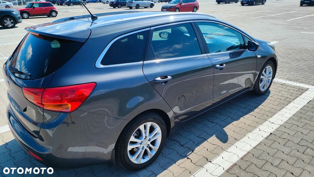 Kia Ceed - 38
