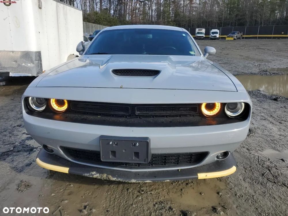 Dodge Challenger - 2