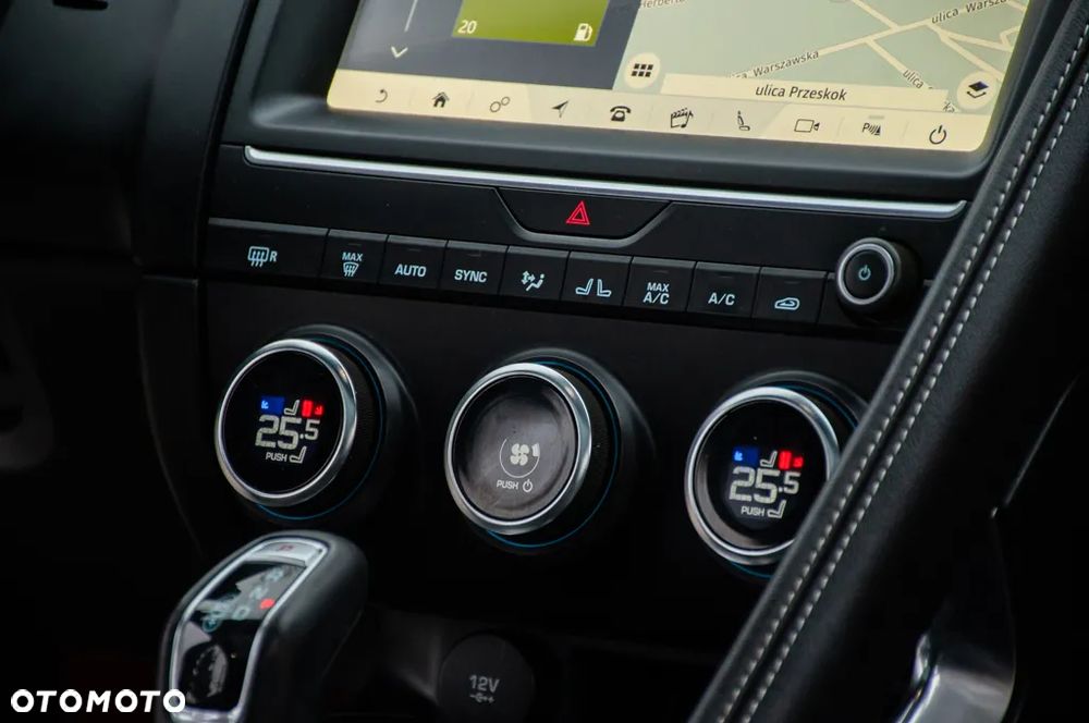 Jaguar E-Pace - 11