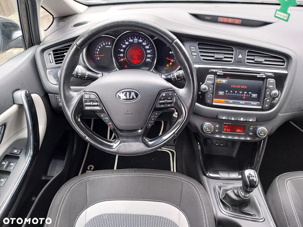 Kia Ceed 1.4 CVVT Dream Team Edition - 23