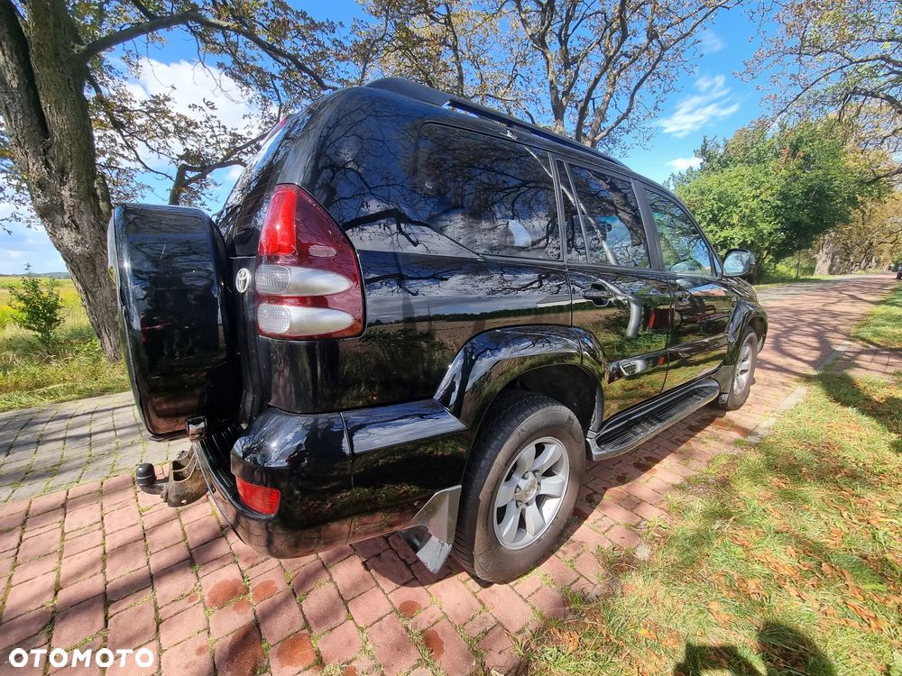 Toyota Land Cruiser - 35