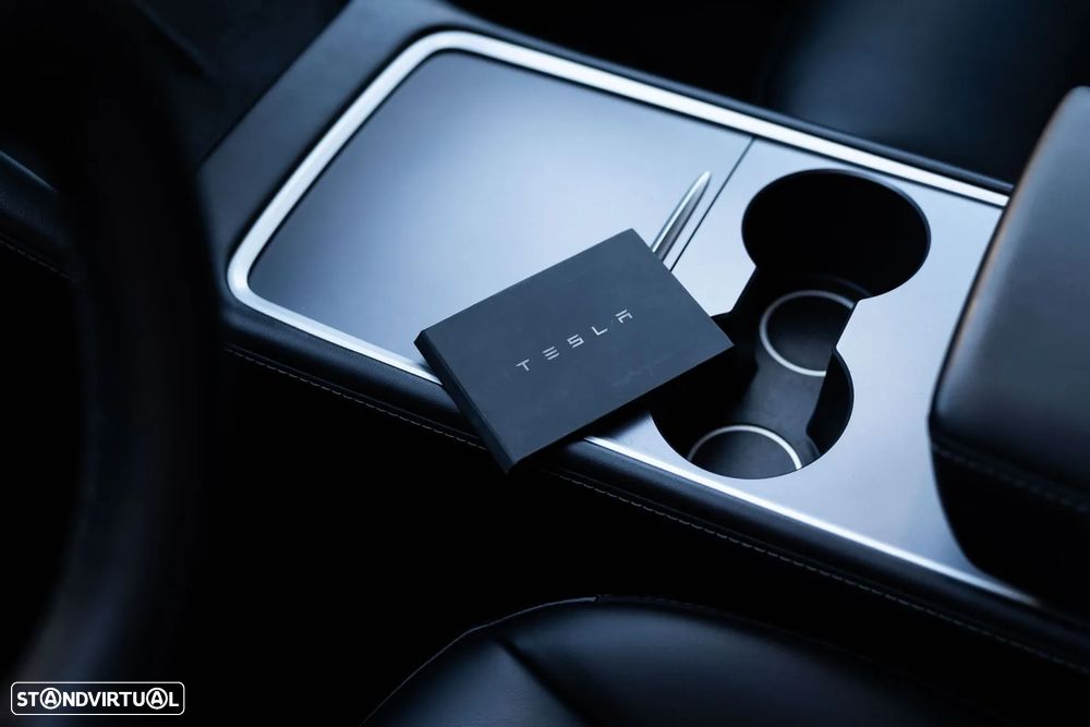 Tesla Model Y Long Range Dual Motor AWD - 27