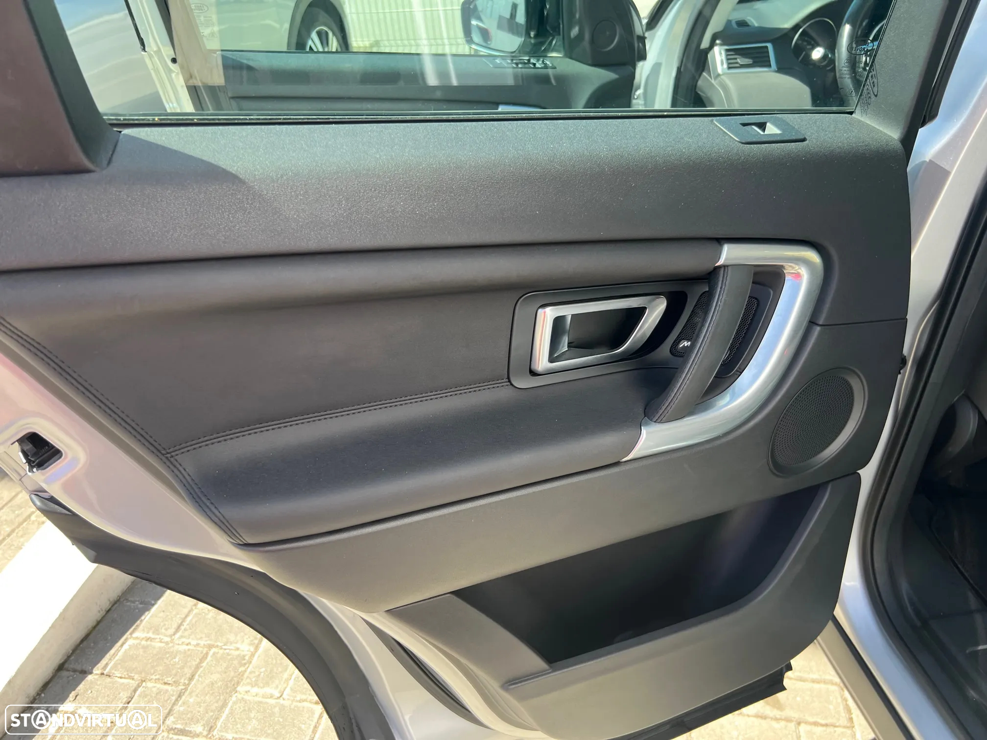 Land Rover Discovery Sport 2.0 eD4 HSE - 32