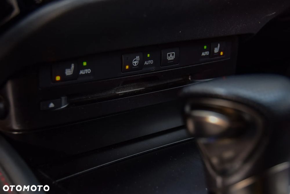 Lexus ES 300h F Sport Edition - 17