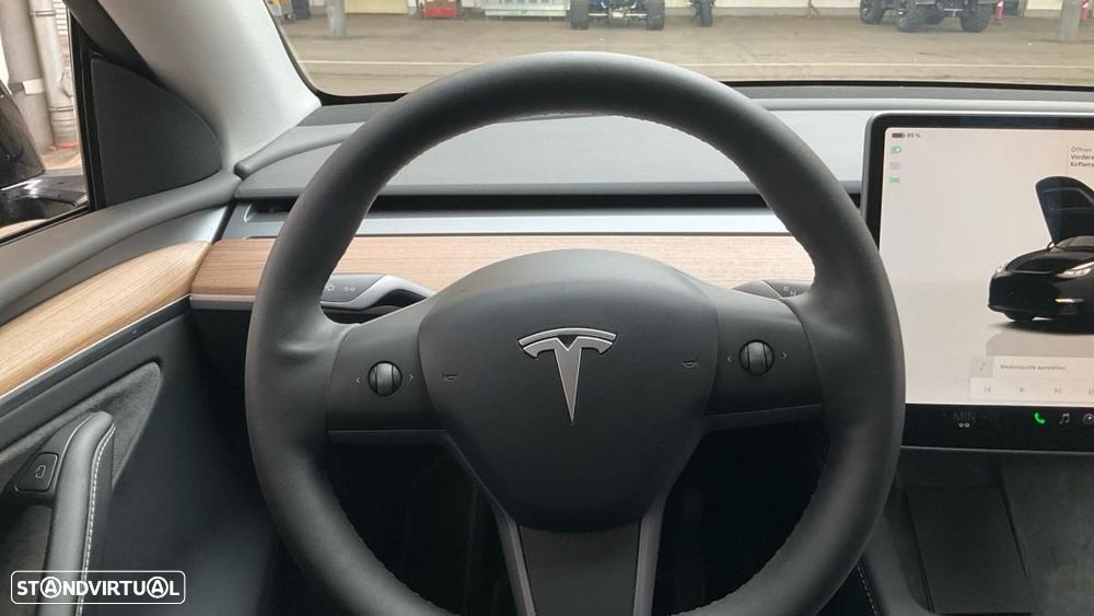 Tesla Model Y Long Range Dual Motor AWD - 4