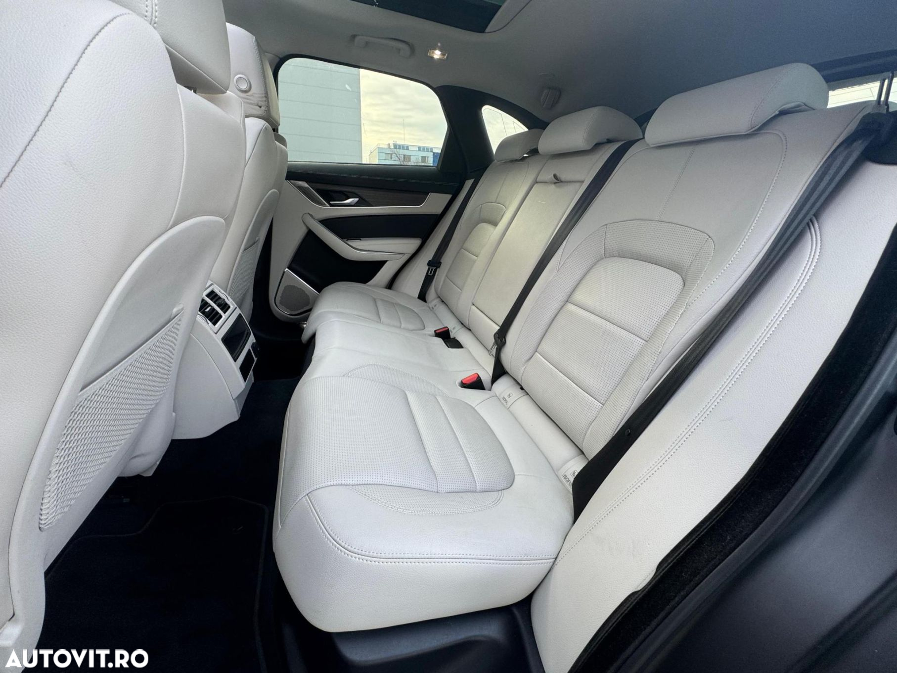 Jaguar F-Pace P400e AWD R-Dynamic SE - 15