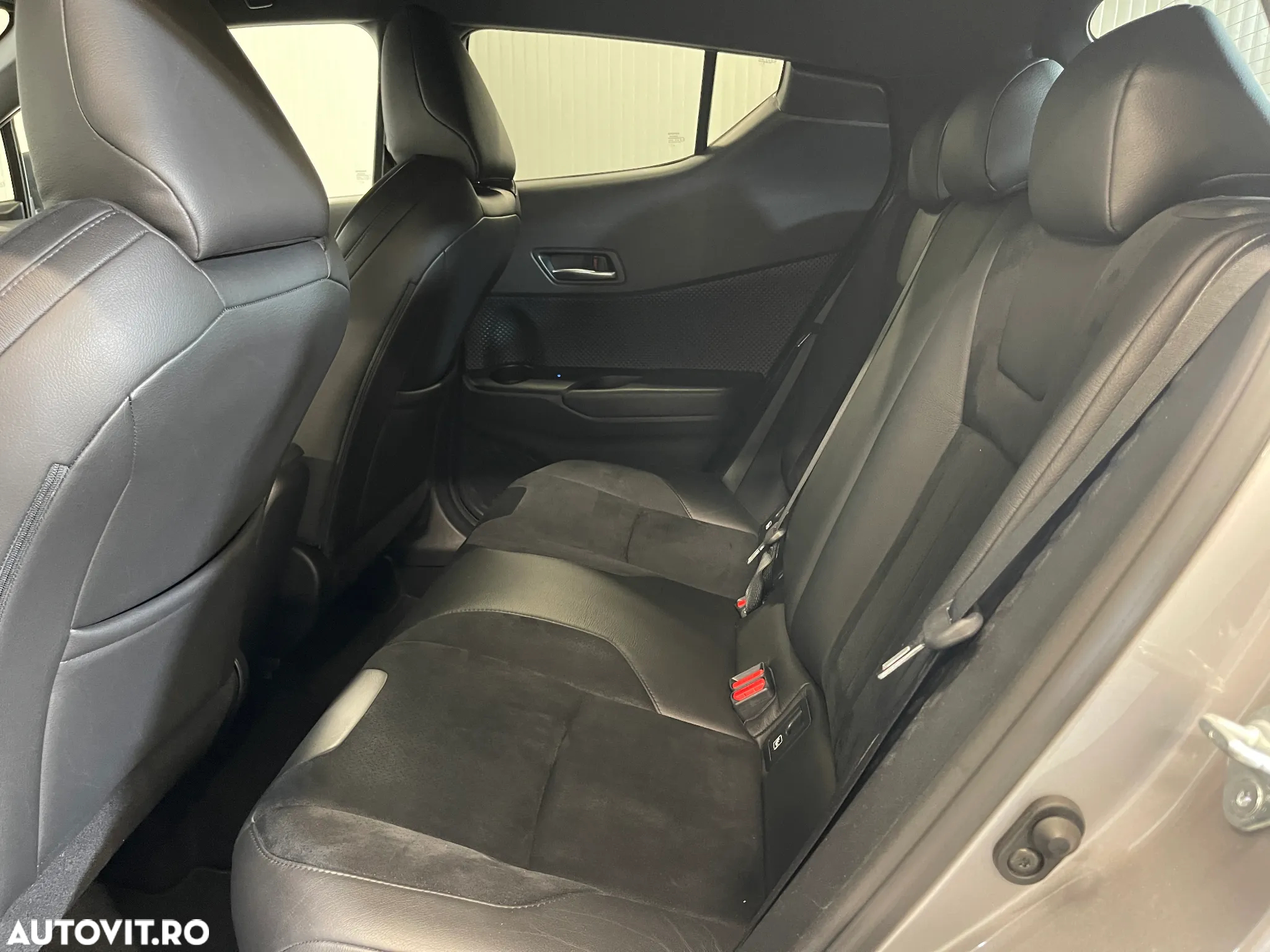 Toyota C-HR 1.8 HSD 122 CP 4x2 CVT C-lassy - 11
