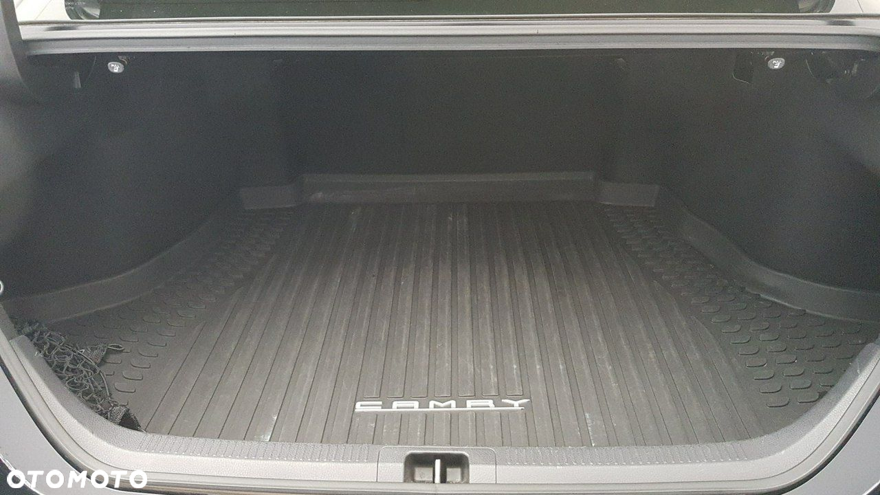 Toyota Camry - 21