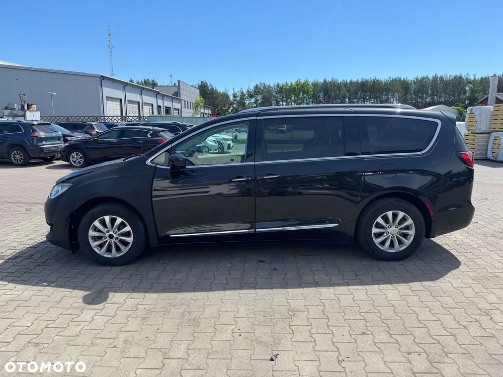 Chrysler Pacifica - 2