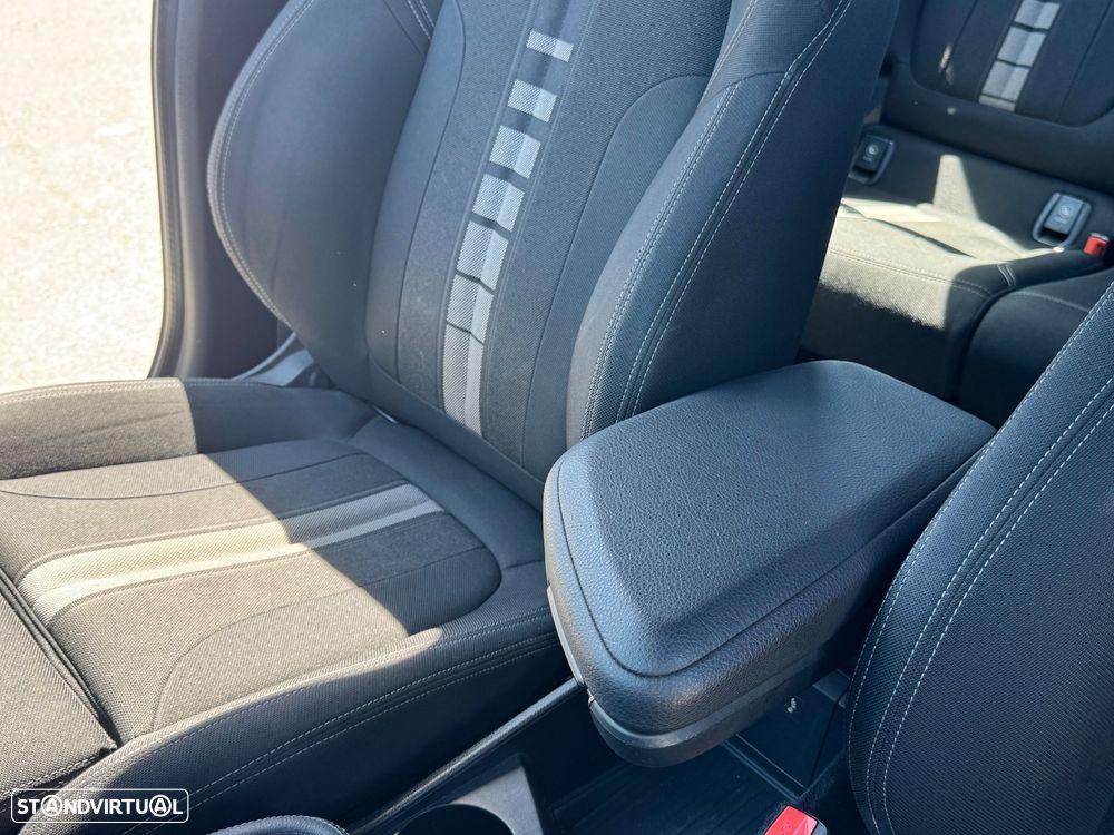 BMW 218 Gran Tourer d 7L Line Sport Auto - 46