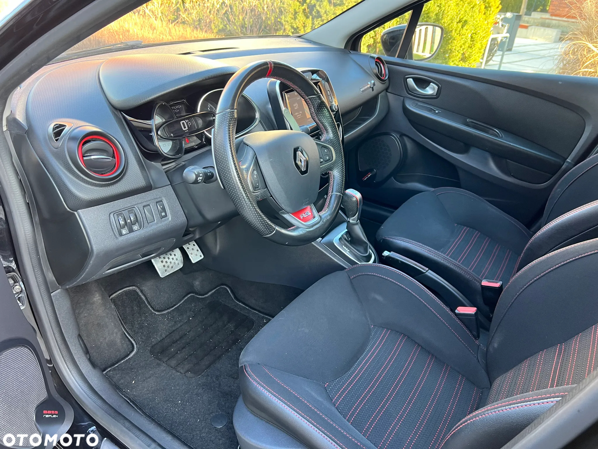 Renault Clio TCe 220 EDC R.S Trophy - 10