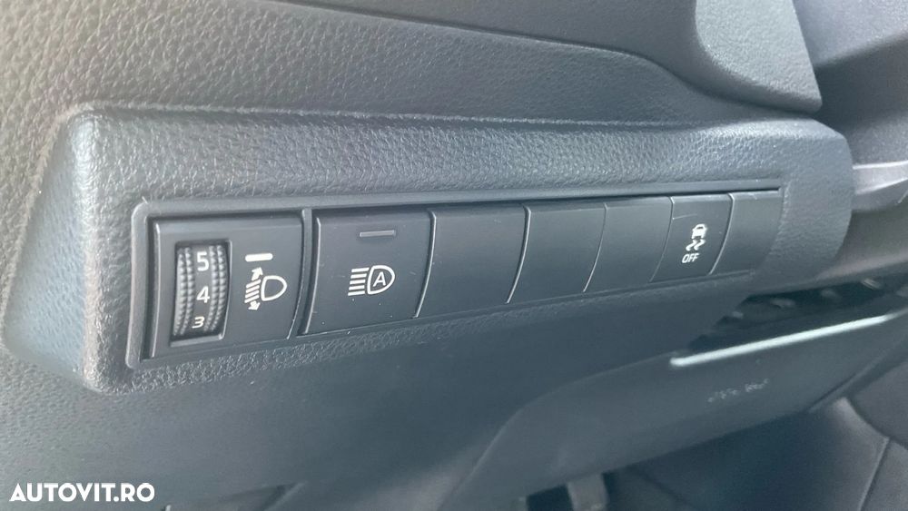 Toyota Corolla 1.8 HSD Business - 24