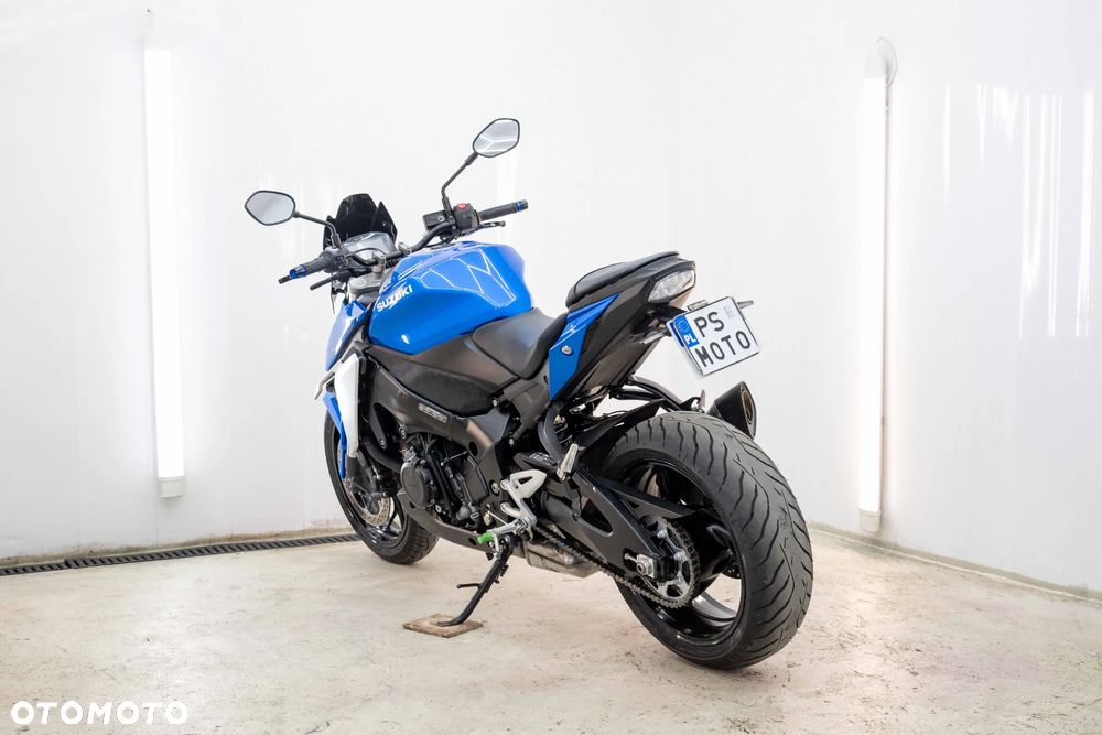 Suzuki GSX - 8