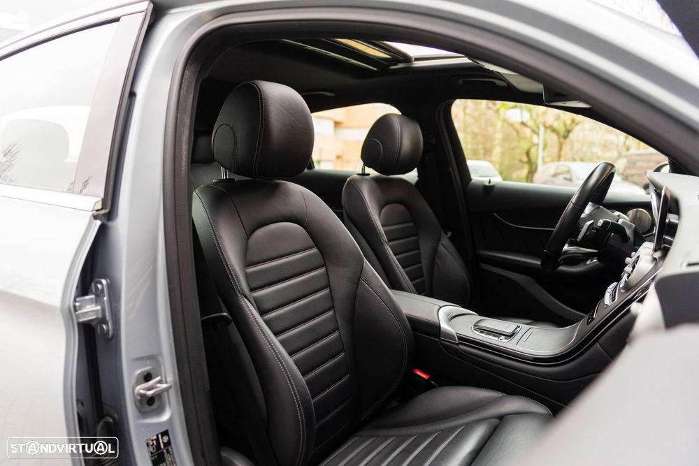 Mercedes-Benz GLC 300 e Coupe 4Matic 9G-TRONIC AMG Line - 28