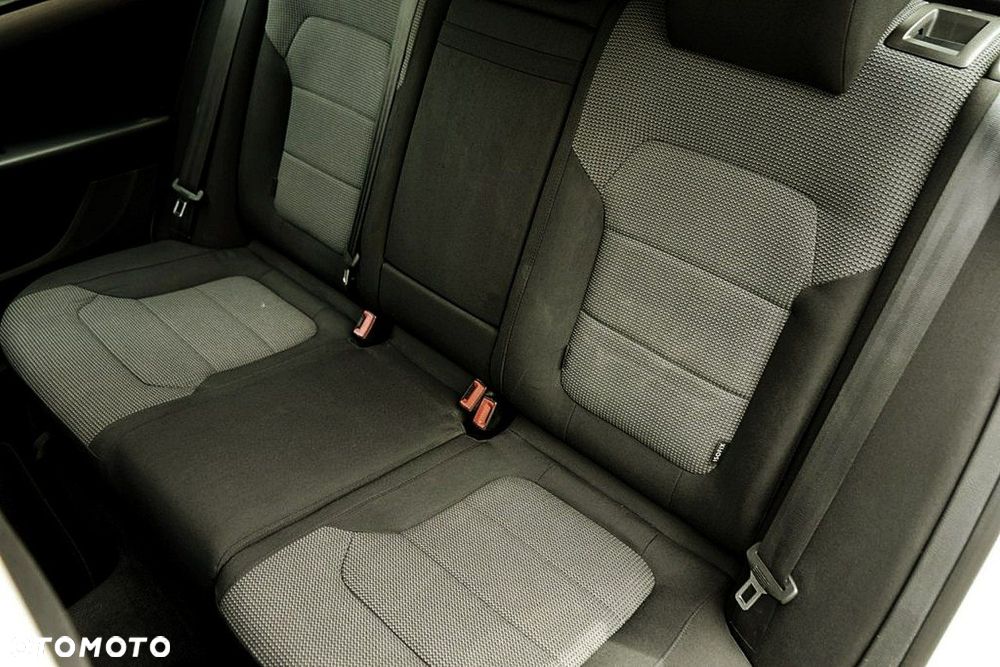 Volkswagen Passat - 20