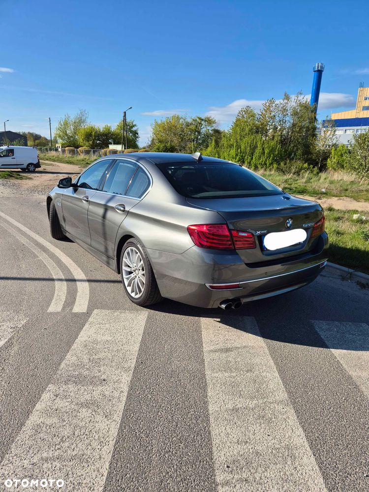 BMW Seria 5 528i xDrive Luxury Line - 7
