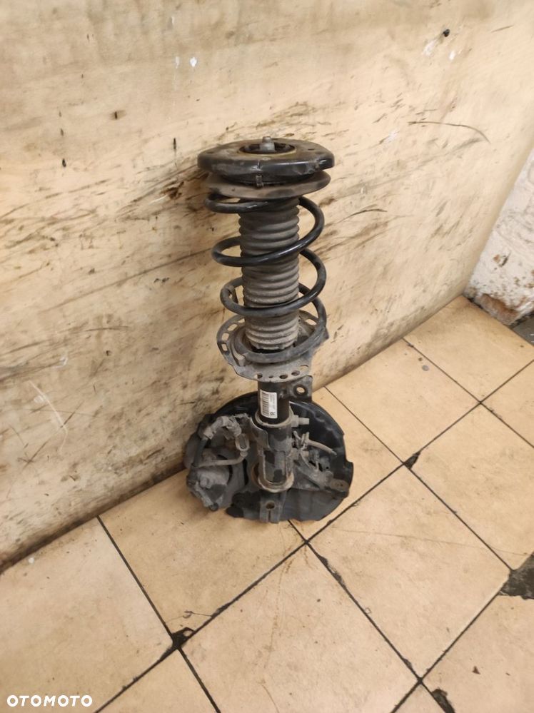 Zwrotnica Mcperson prawy przód Focus MK4 IV 4 - 4