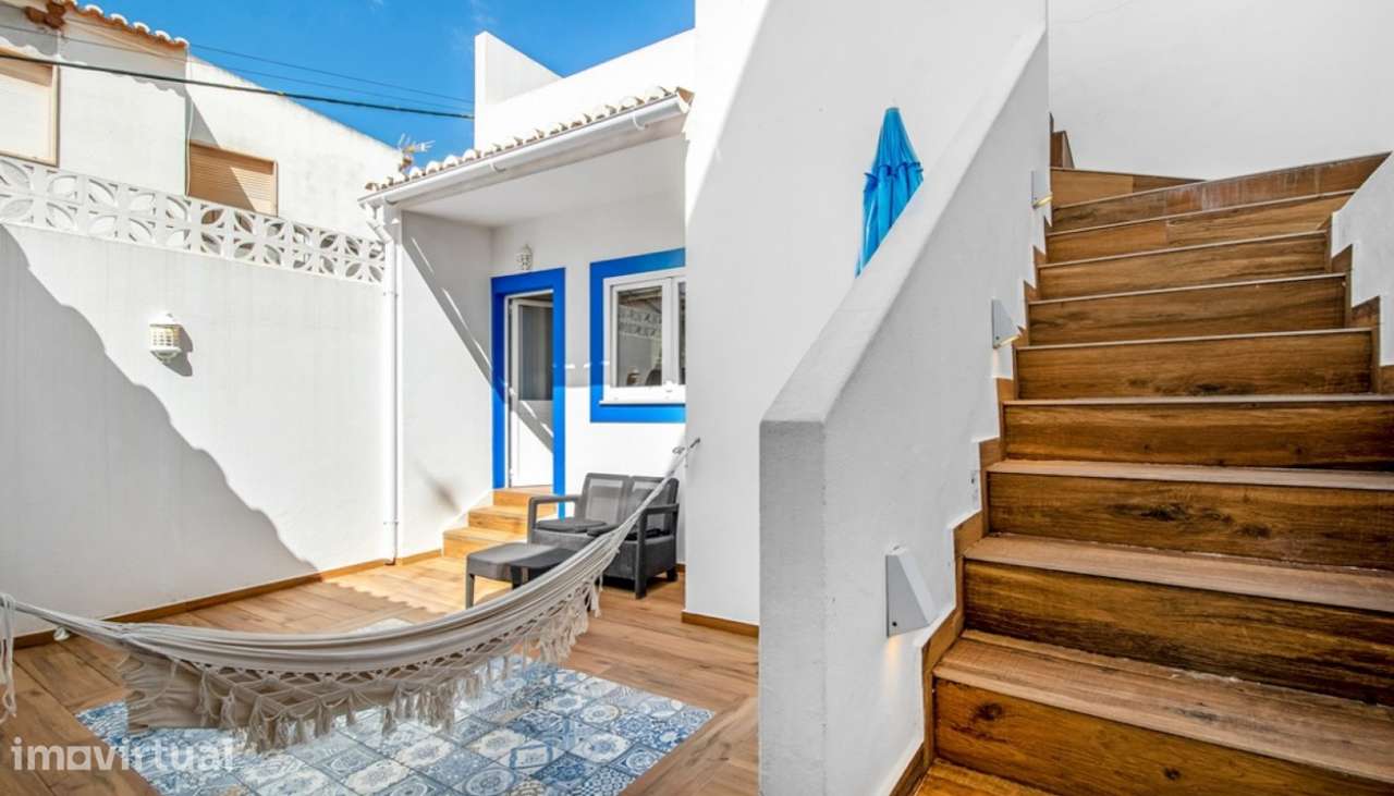 Tradicional Moradia V2 renovada para venda em Budens, Algarve - Grande imagem: 2/25